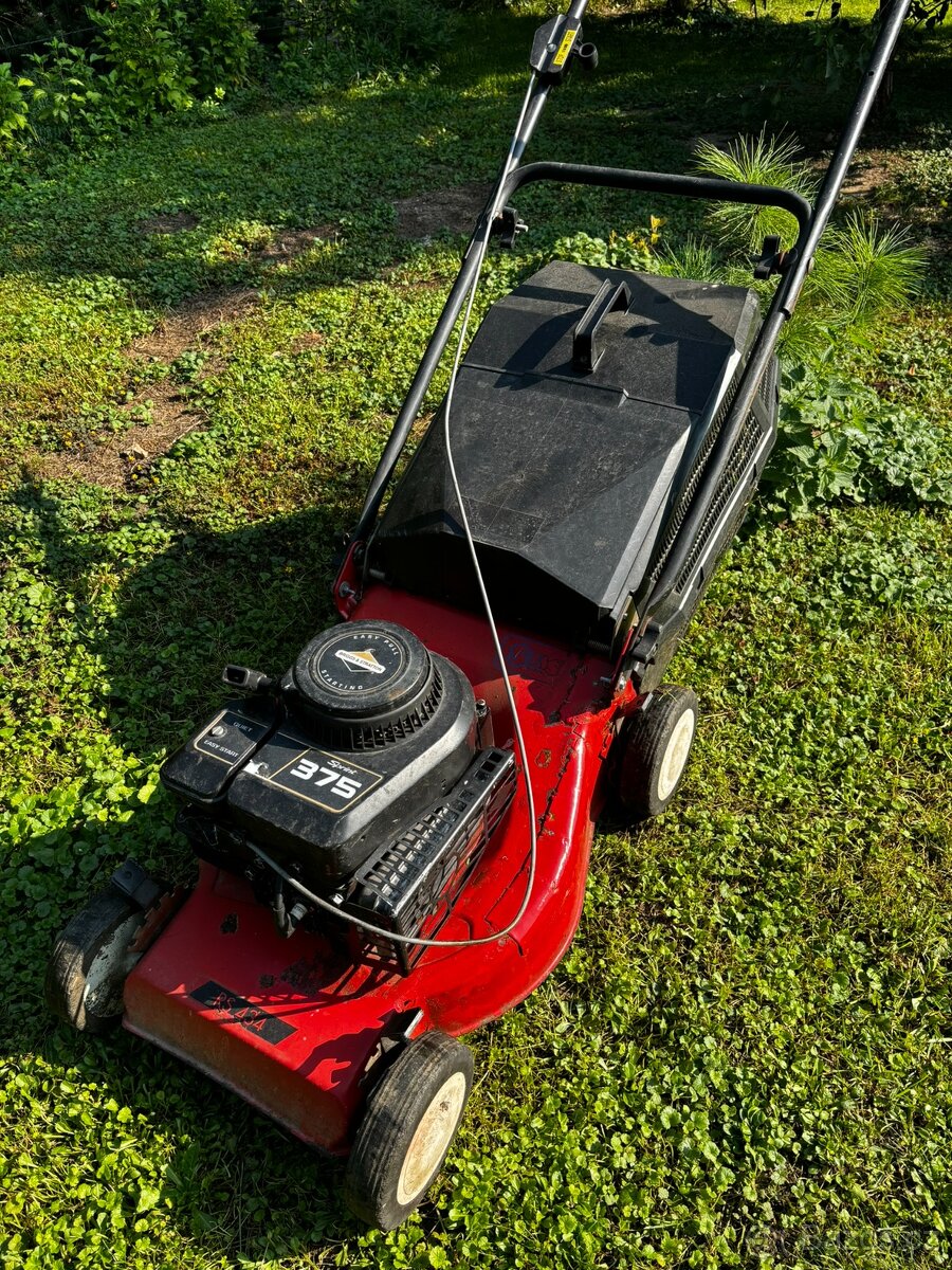 Prodám benzínovou sekačku STAS RS 434. Cena : 1500,- Kč Moto