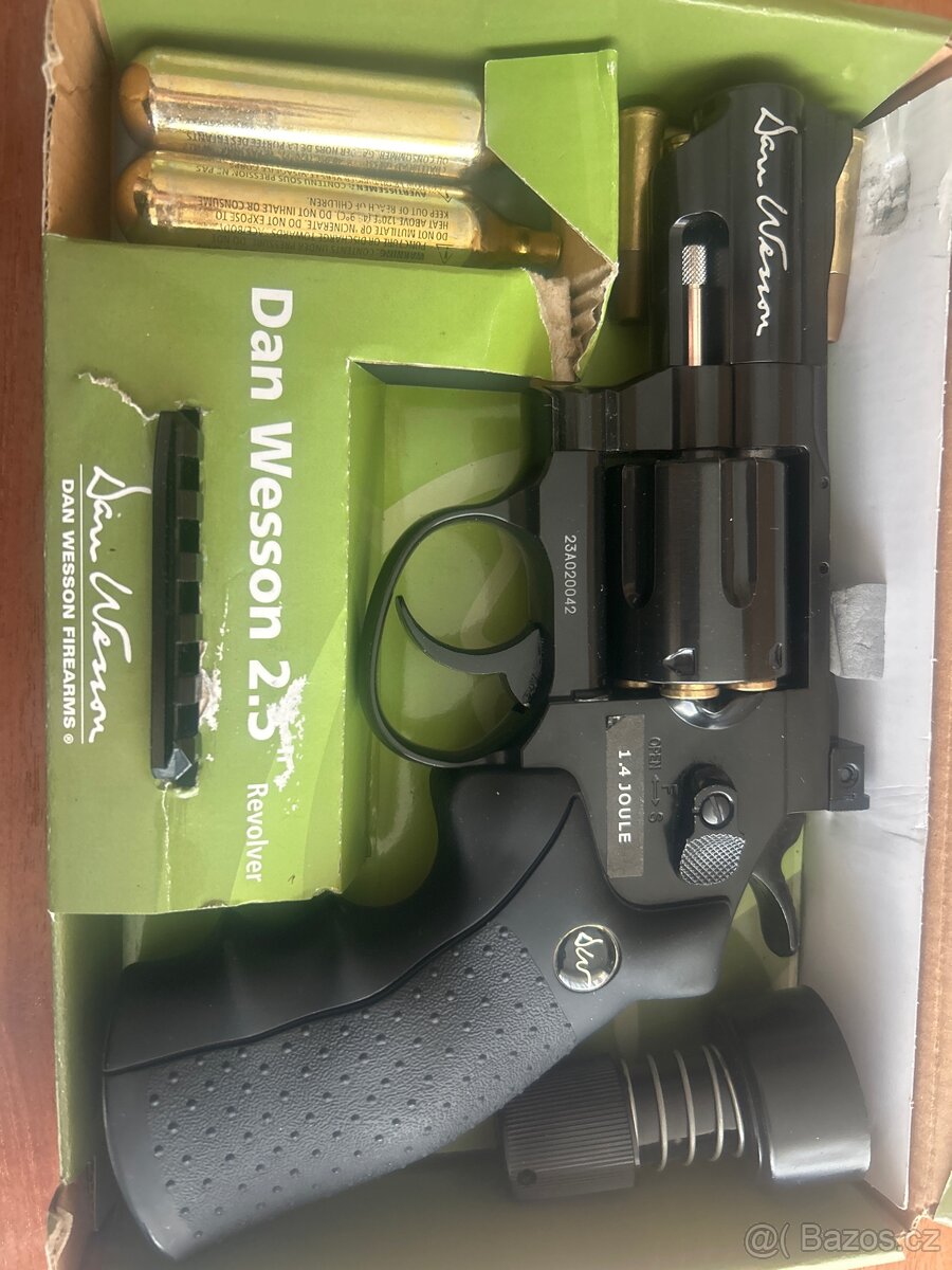 Airsoftových revolver