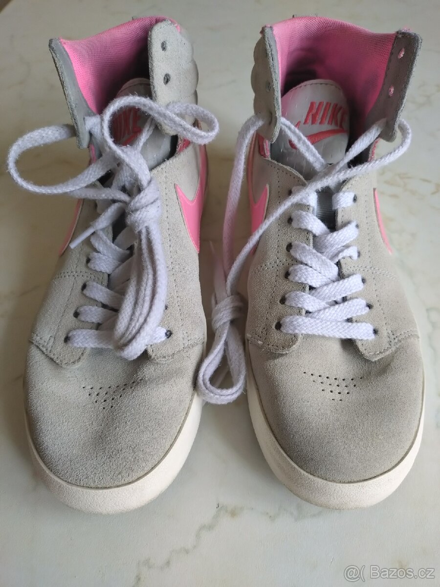 Dívčí kožené kotníkové Nike boty 37.5
