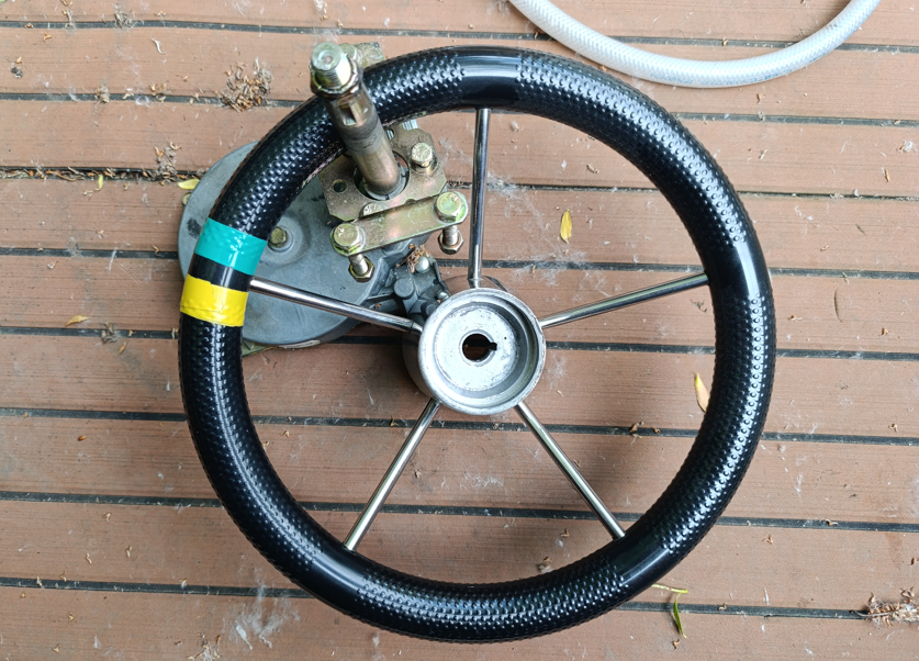 Prodám dálkové ovládání na loď mechanické
