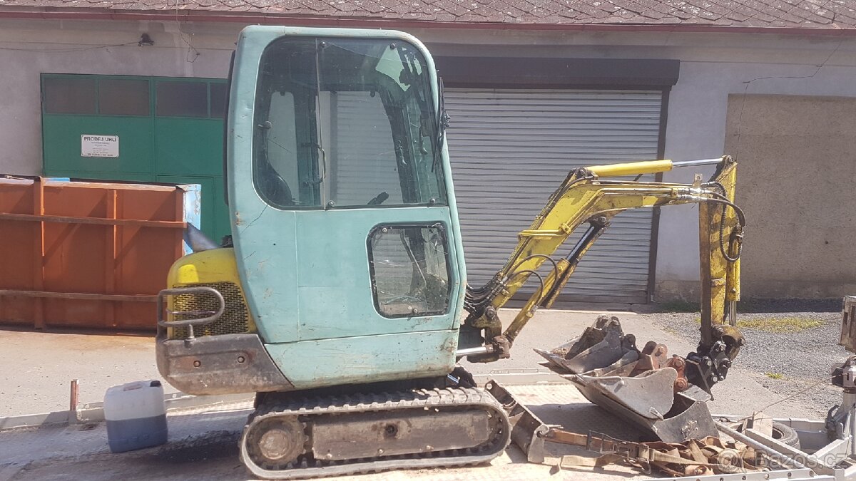 Minibagr Yanmar b15
