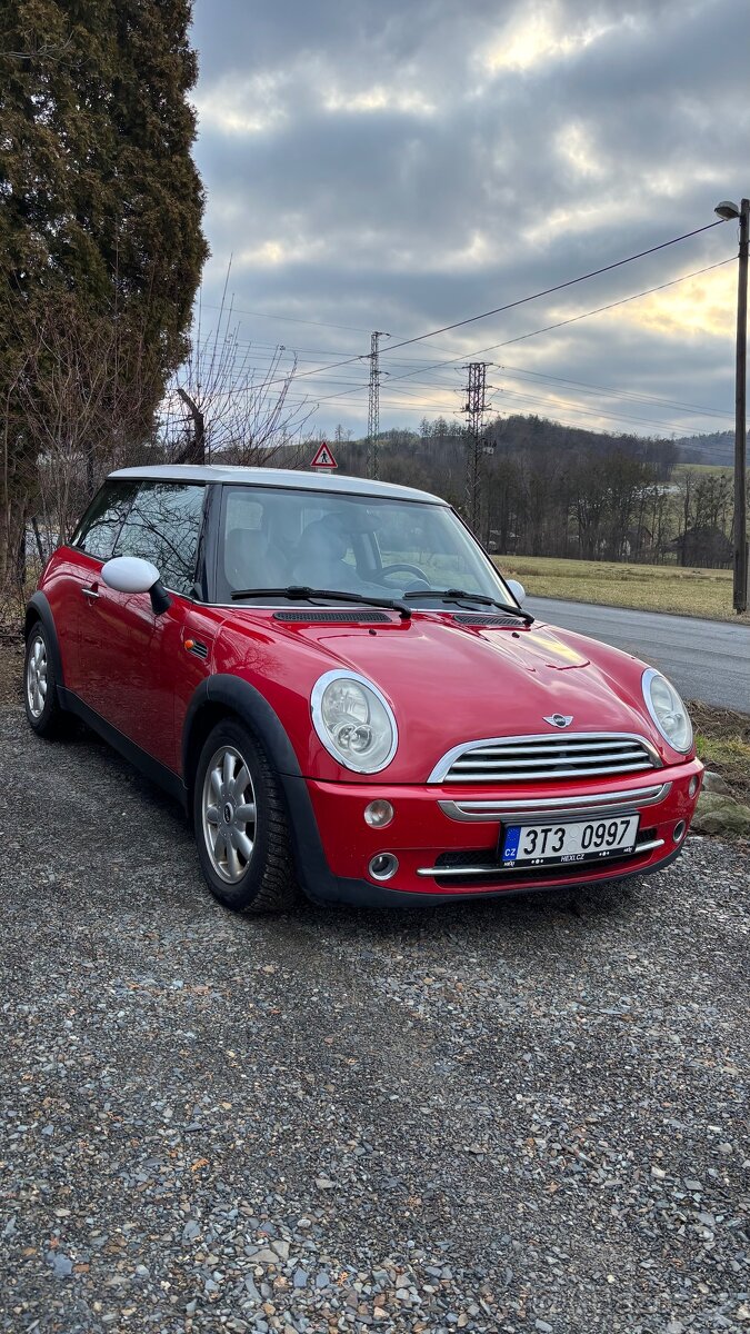 Mini Cooper R50, 1.6. benzín 85kw, manuál