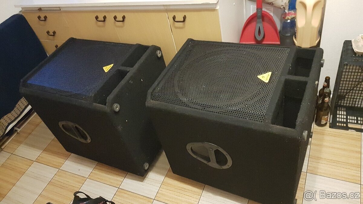 Subwoofer Behringer 18 palců 2ks