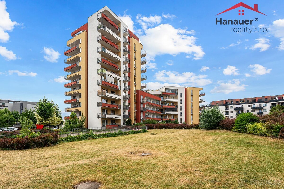 Prodej bytu 2+kk, 58 m2 s velkým balkonem a garážovým stáním