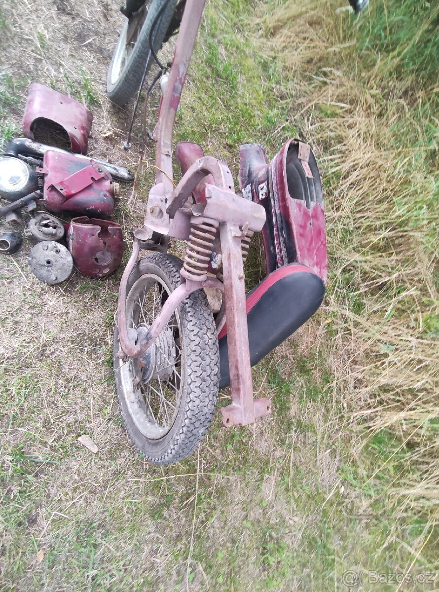 Rám na kolech Pionýr 555
