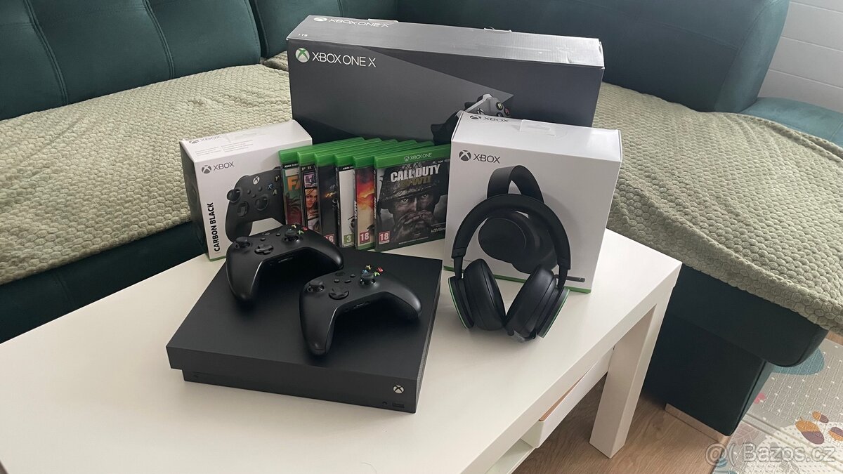 Xbox one X + sluchatka Xbox + hry + druhy ovladač