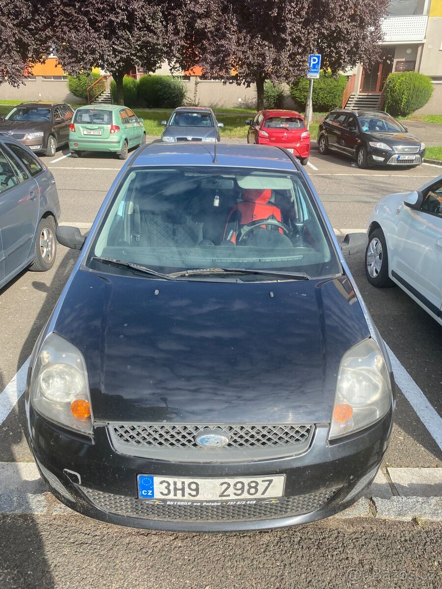 Ford Fiesta 1.3, 51 kW – na opravu nebo náhradní díly
