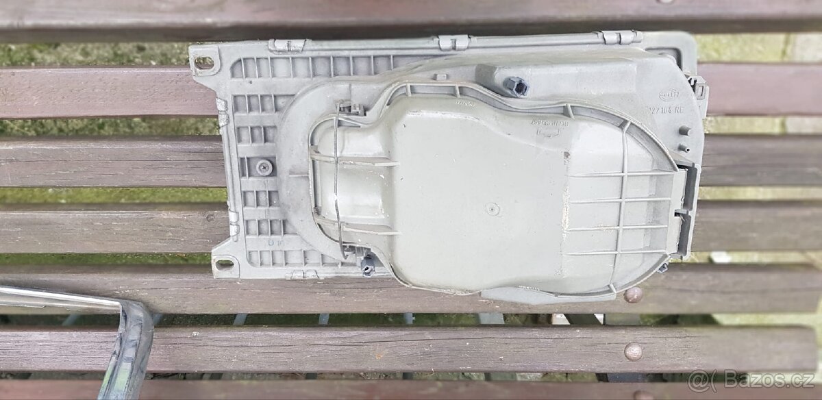 Mercedes 123, predni svetlo