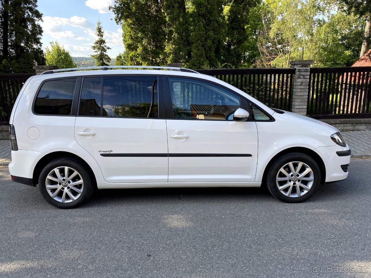 Volkswagen Touran Freestyle 1.4TSI, 1.maj, nízké km, nebour