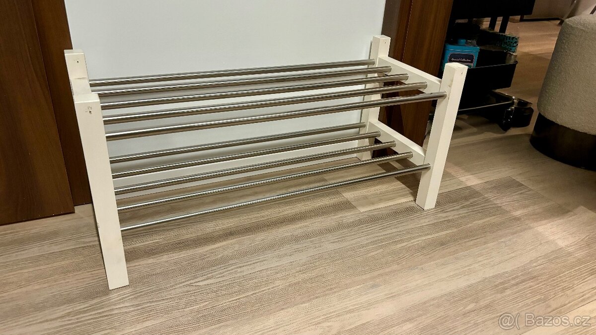 Police na boty - botník