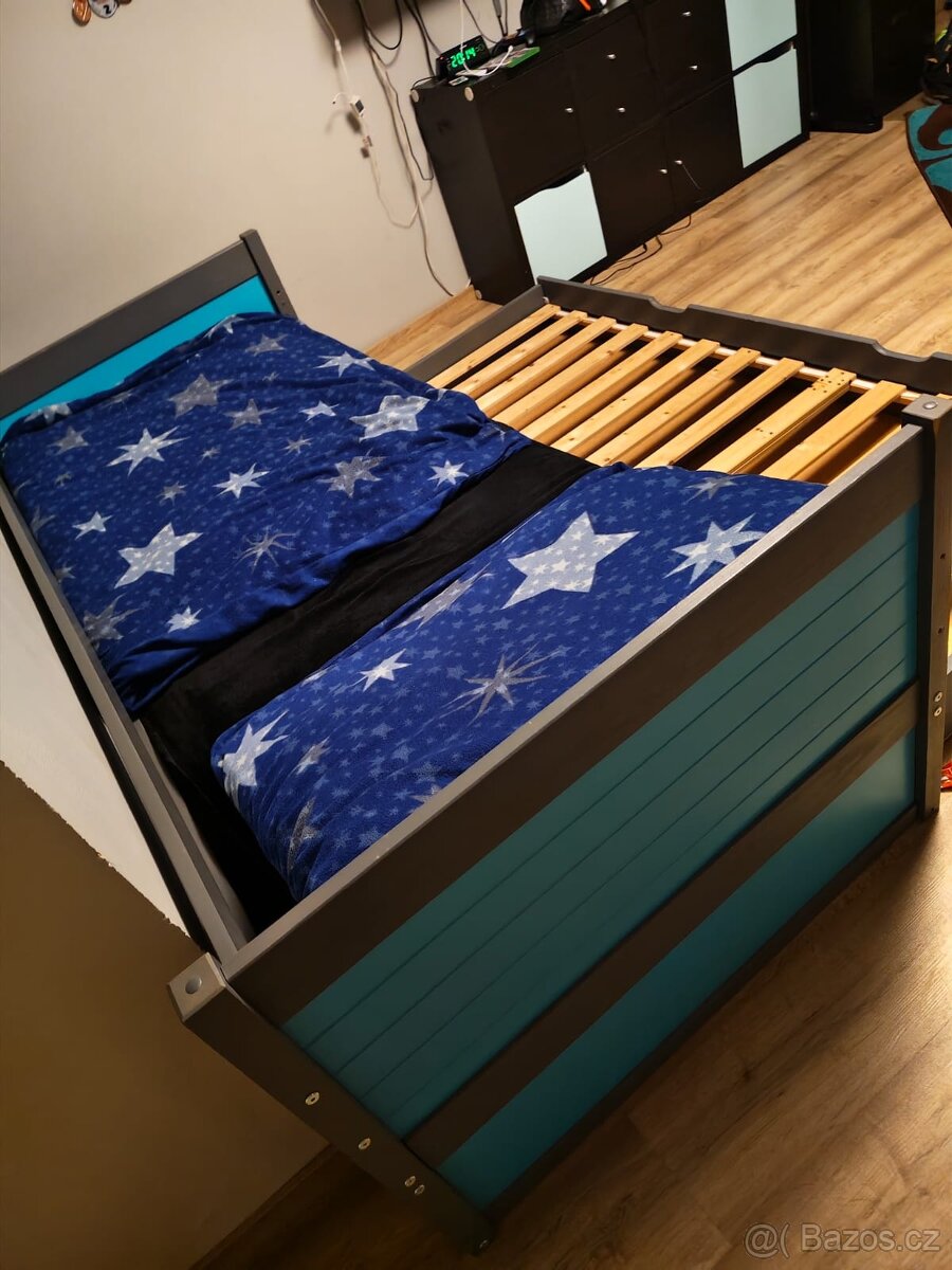 Postel s výsuvným lůžkem