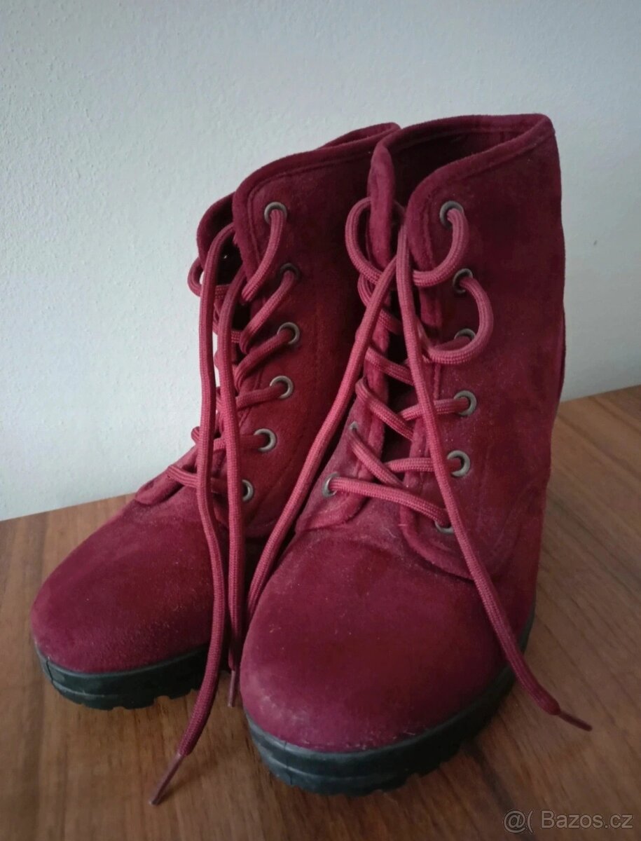Šněrovací kotníkové boty