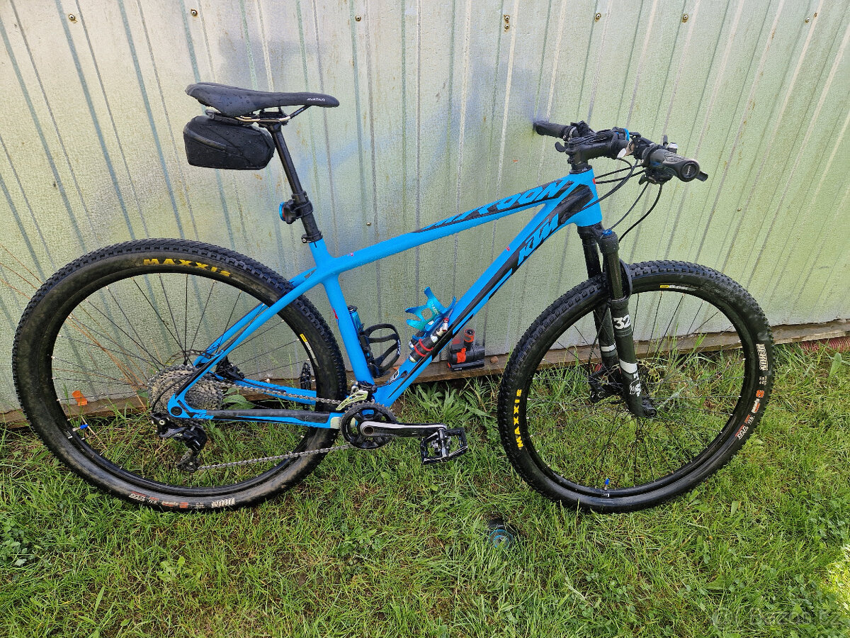 KTM Myroon Elite - carbon, velmi malo jete, 10,7kg