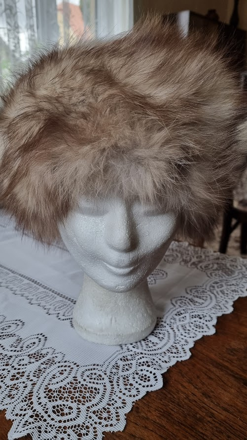 Pravé kožešinové čepice a límce