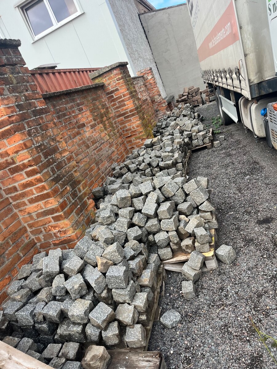 Žulové kostky, obrubníky