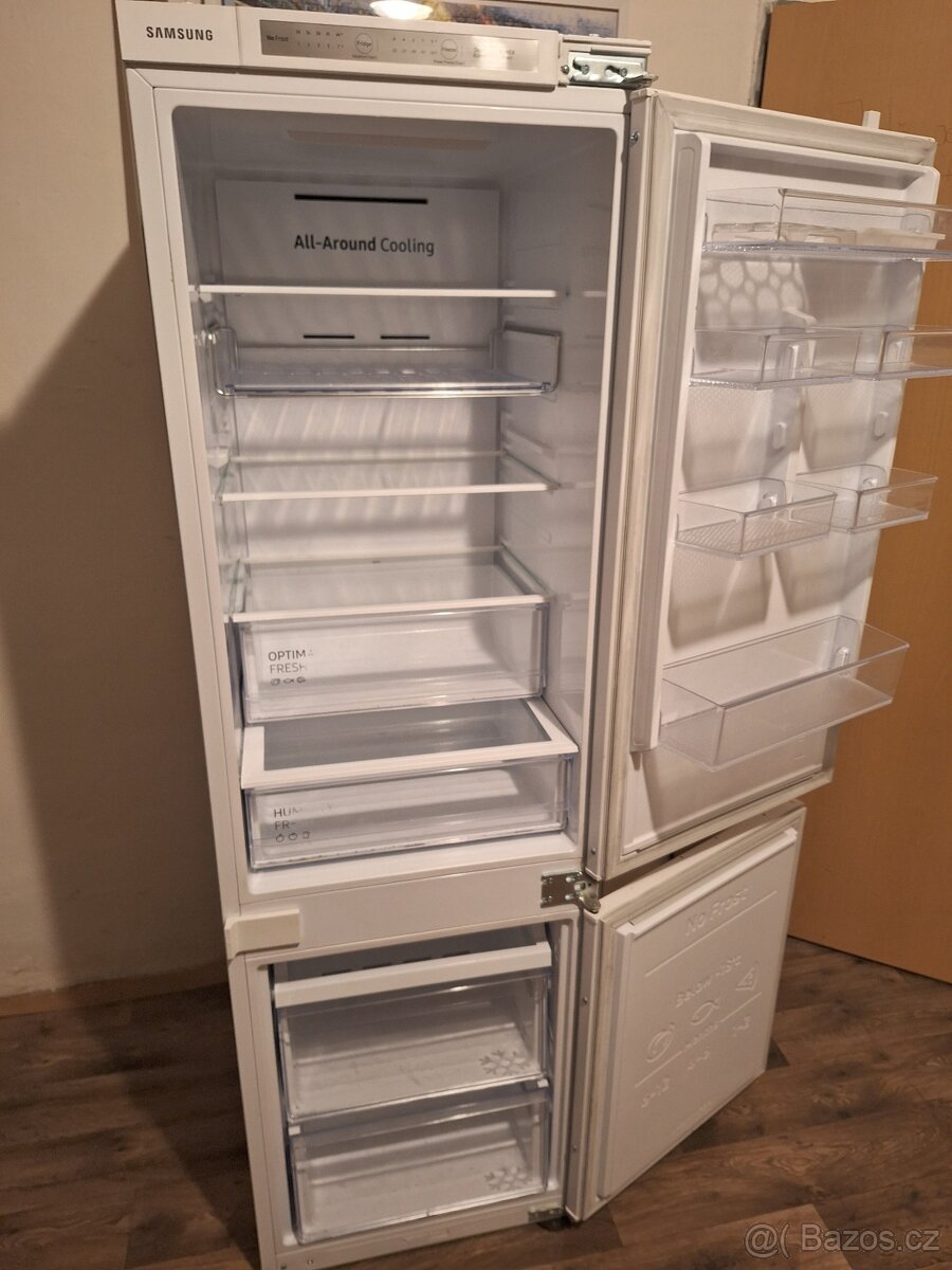 Chladnička s mrazničkou Samsung - vestavná