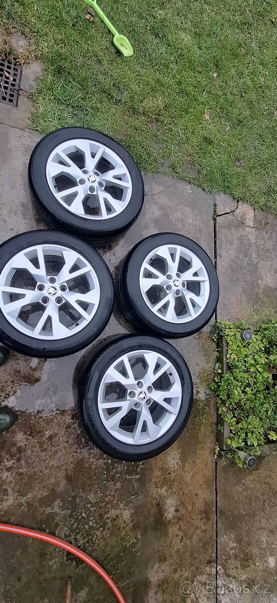 Kola Škoda scout R17