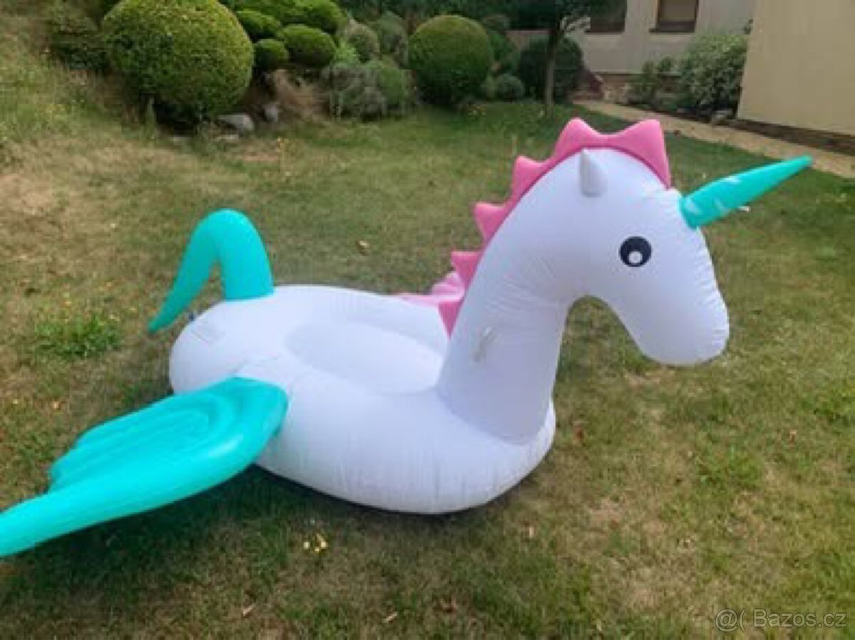 Nový obrovský nafukovací jednorožec