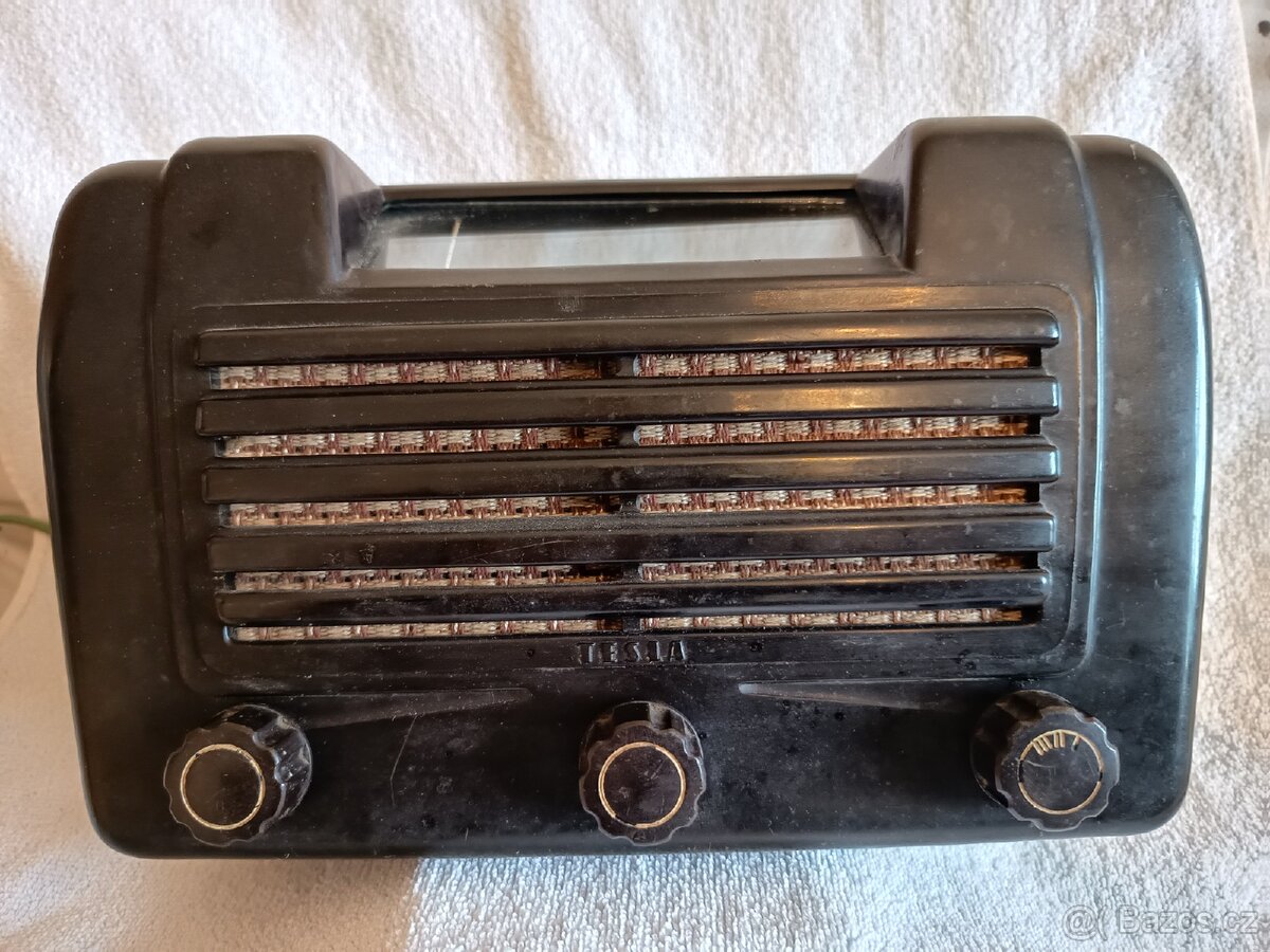 Rádio Tesla 305U + skříńka