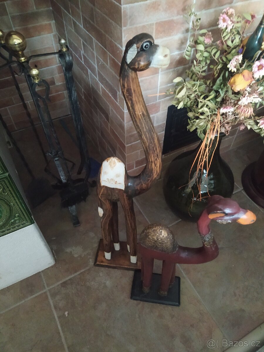 DVA DREVENI VELBLOUDI