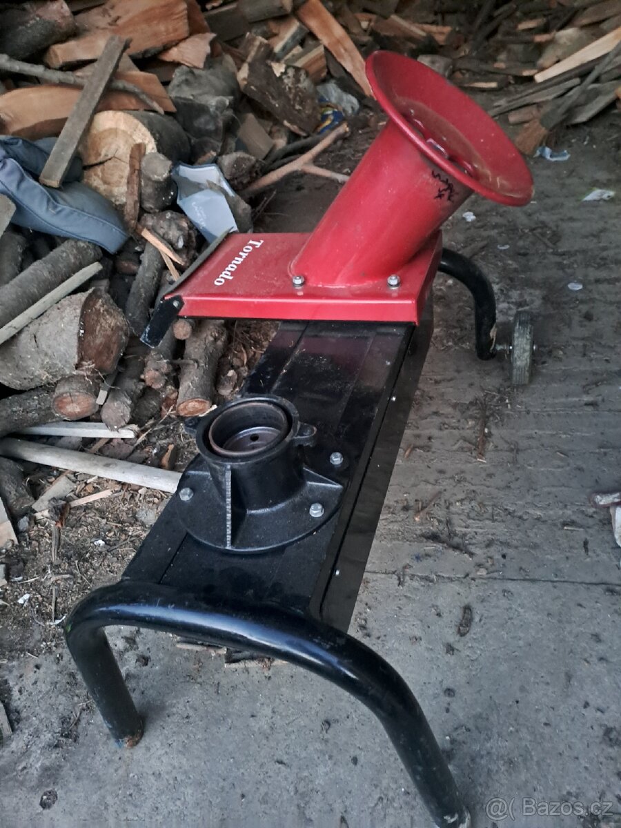 Štěpkovač na dřevo