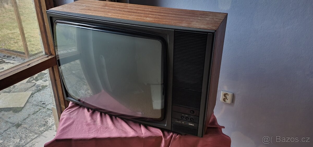 Stará televize Tesla 416 Color
