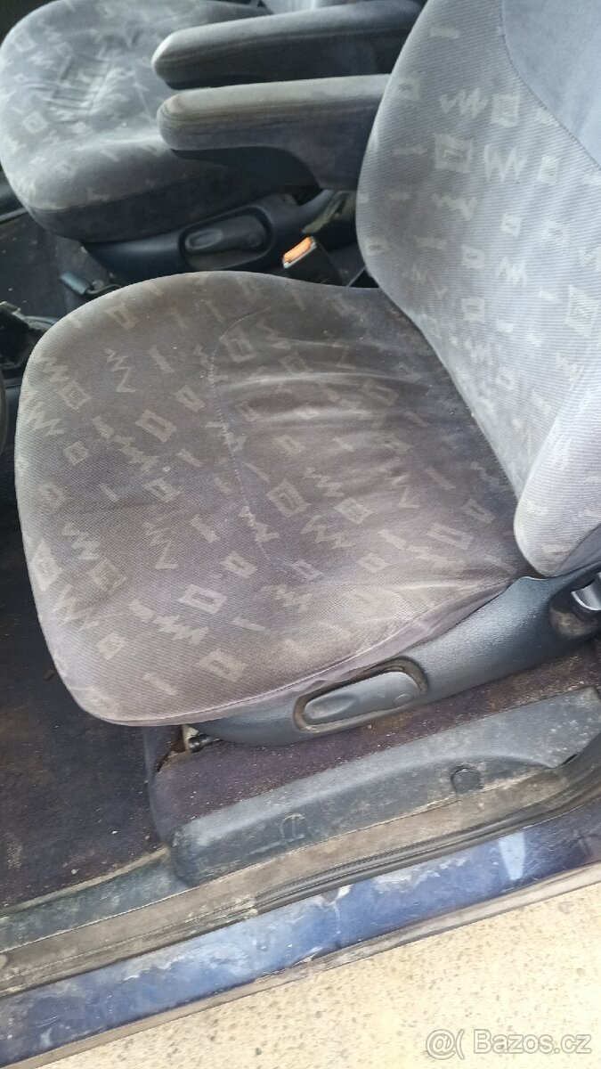 Otočné sedačky Seat