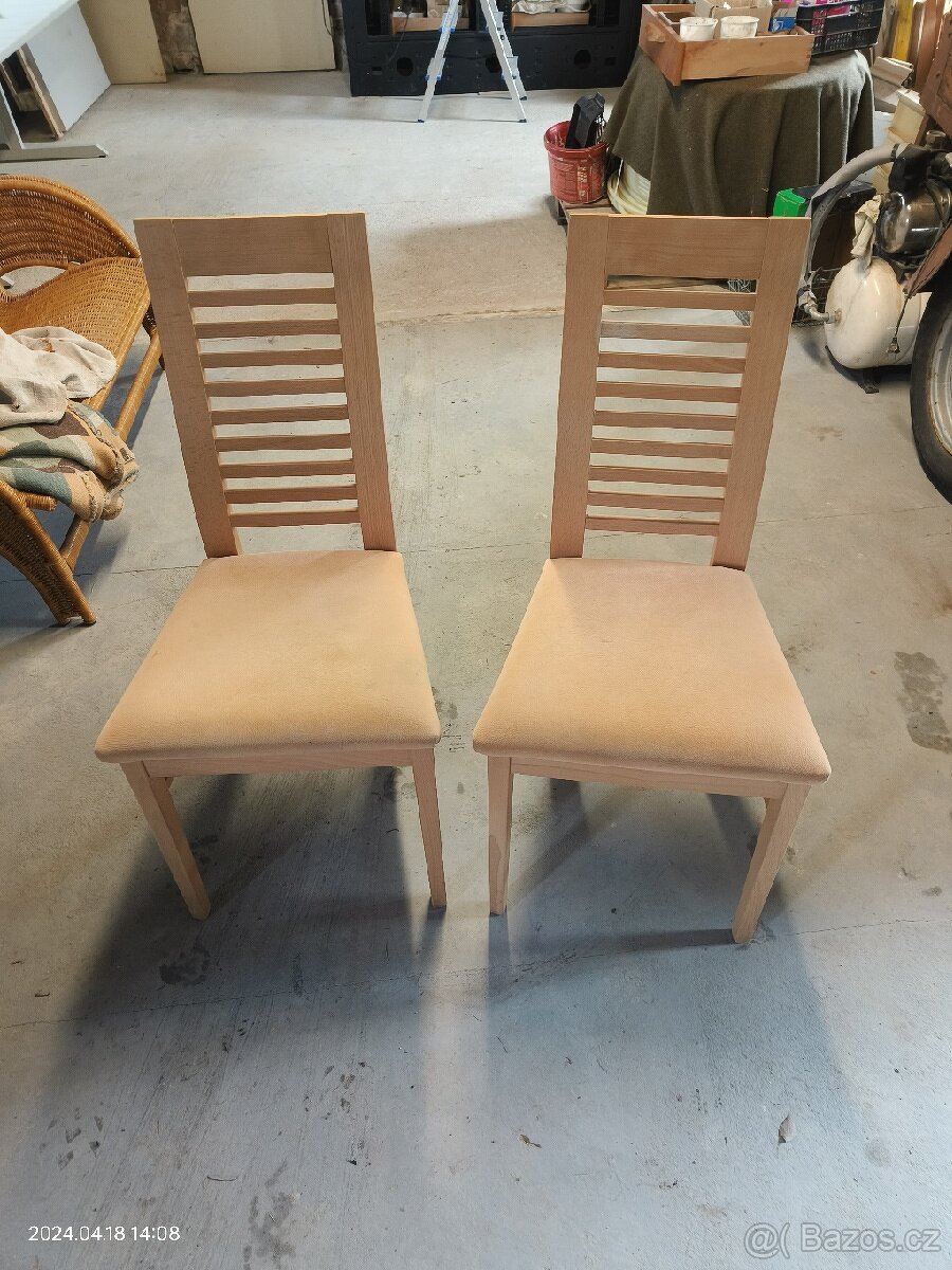 Dvě židle k jídelnímu stolu, 200 Kč za kus