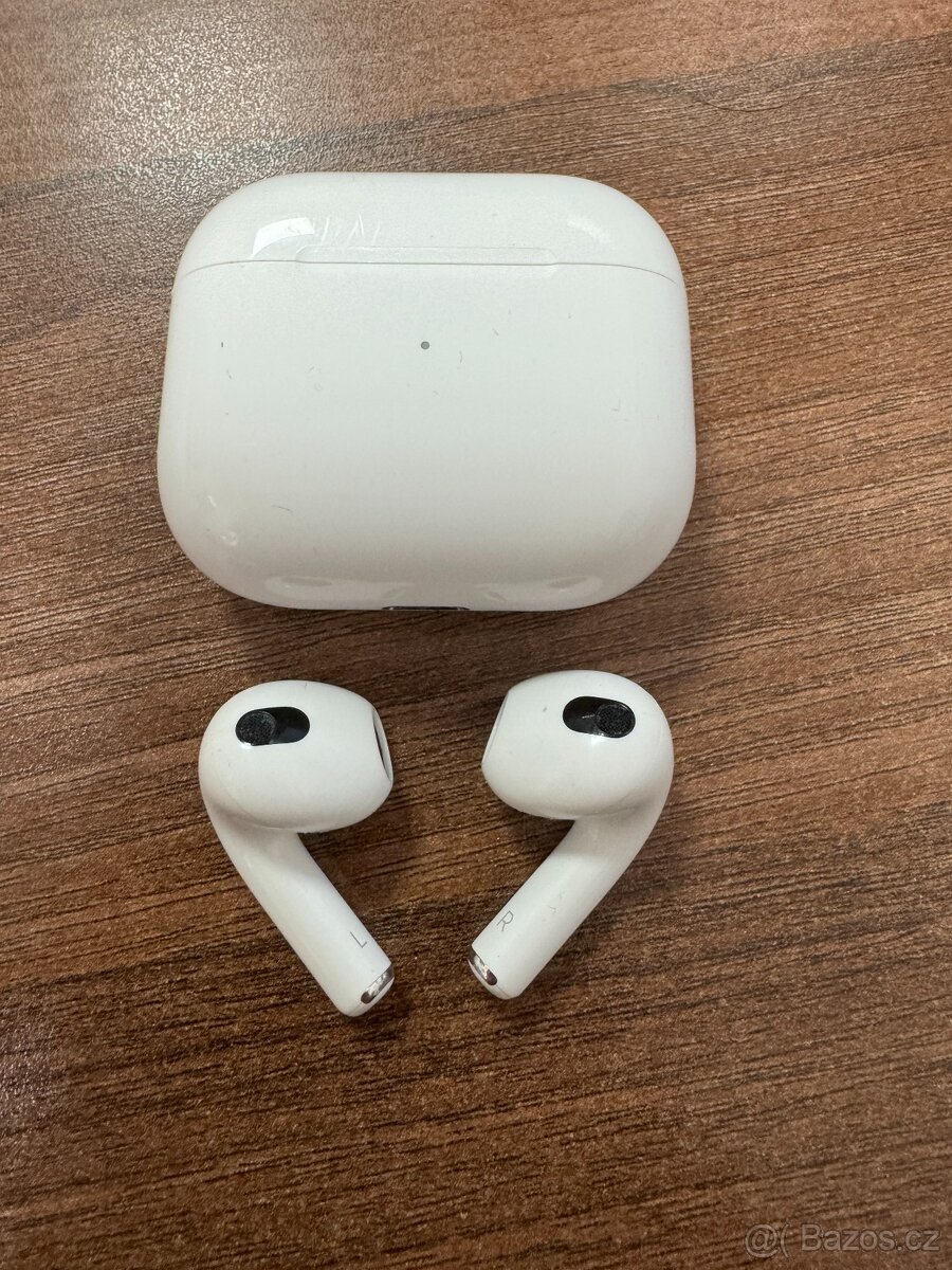 Apple AirPods bezdrátová sluchátka s MagSafe (2021) 3.gen