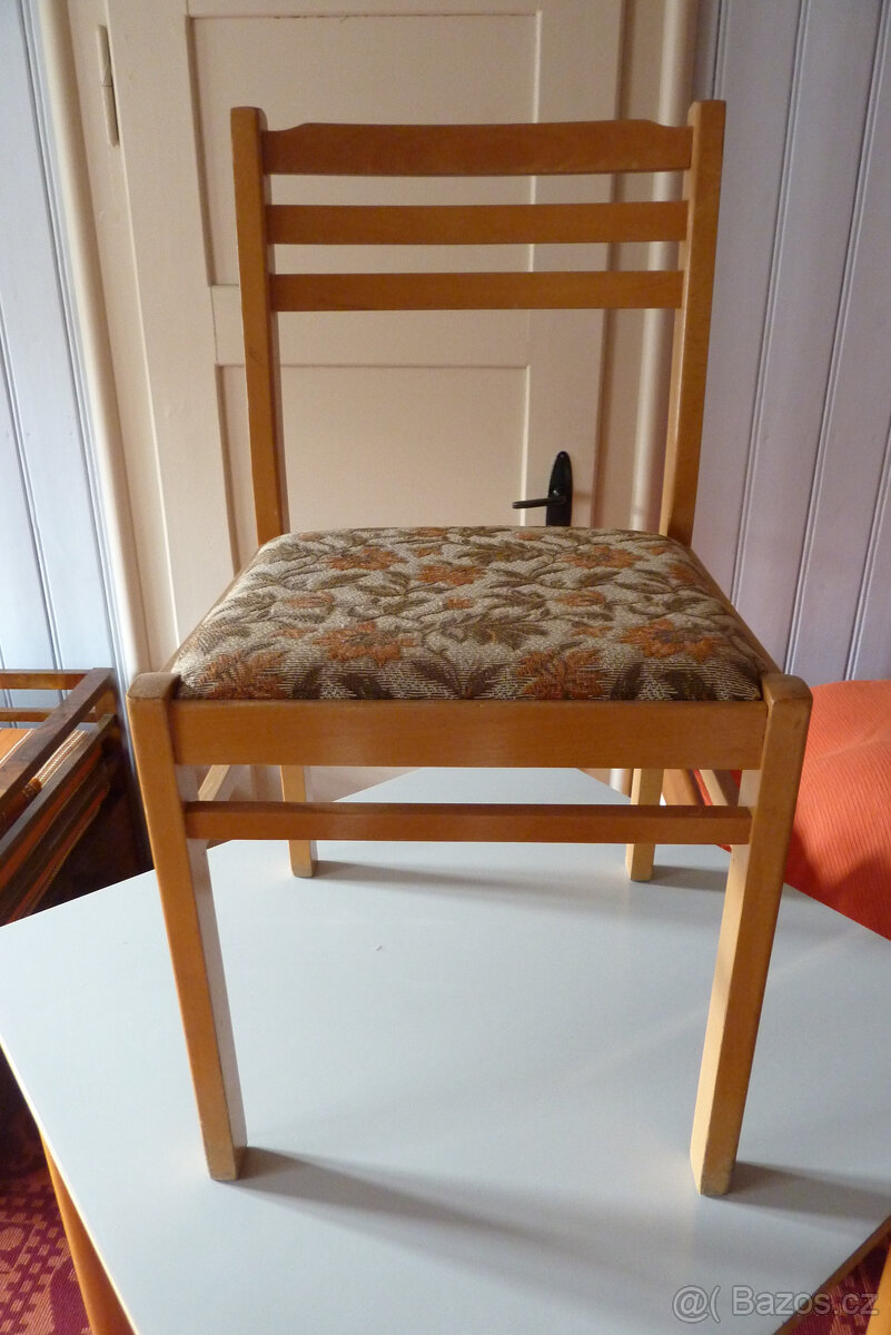 Židle dřevěná polstrovaná