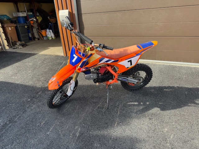 Pitbike Minirocket 125 KTX, čtyřtaktní