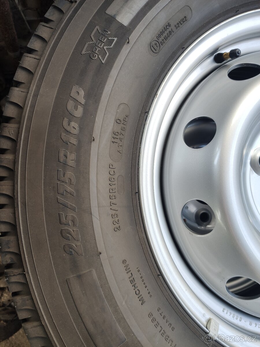 Komplety pneu 225/75R16