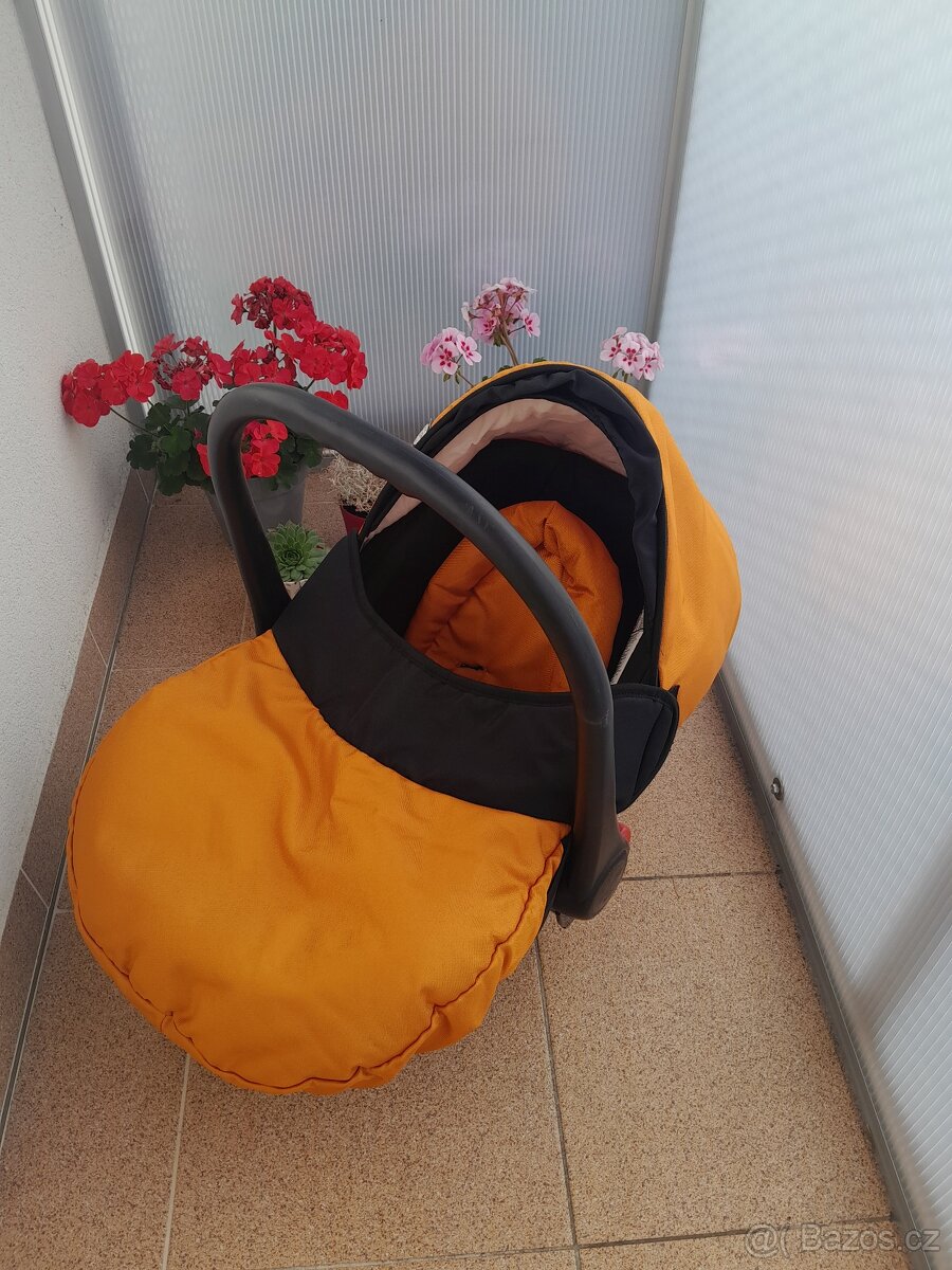 Autosedačka pro miminko