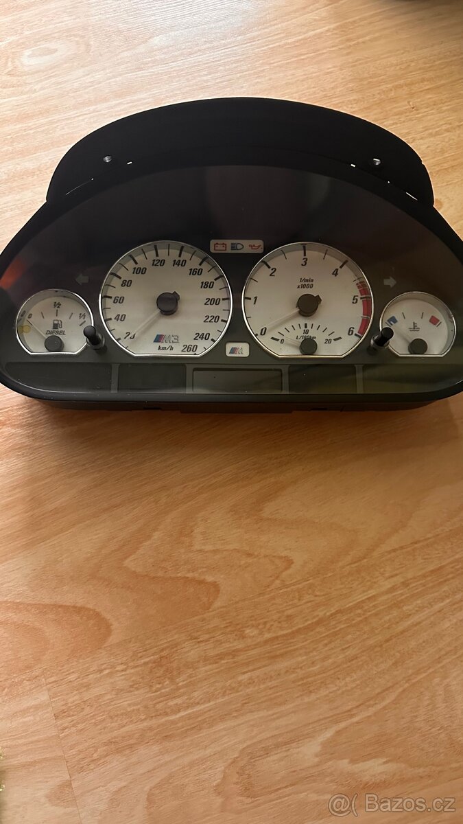 Budíky BMW E46 M3 Look
