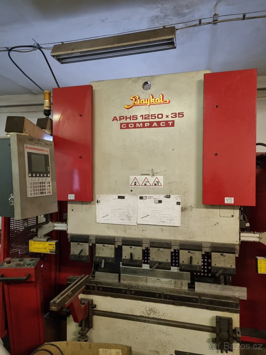 Ohraňovací lis CNC APHS 1250 x 35 tun