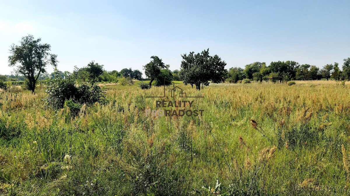 Prodej stavebního pozemku 2575 m2 v obci Lužice, lokalita Zá
