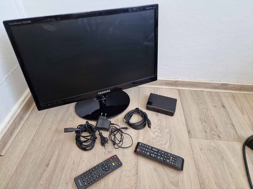 LCD Televize a Monitor s setoboxem vhodný i na pergolu zahrá