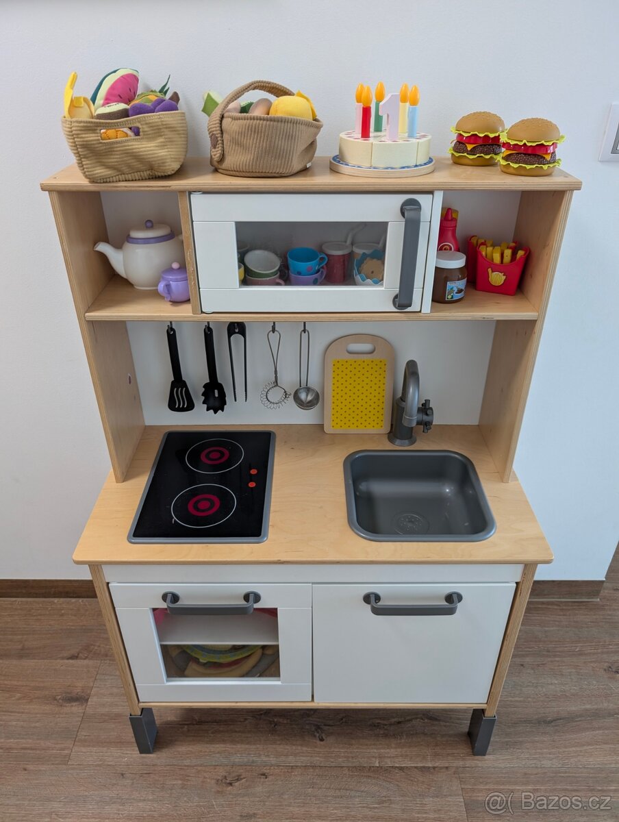 Dřevěná kuchyňka IKEA DUKTIG - s bohatou výbavou