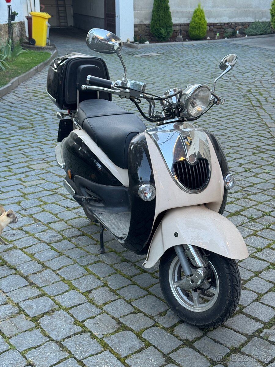 SKÚTR ZNEN RETRO