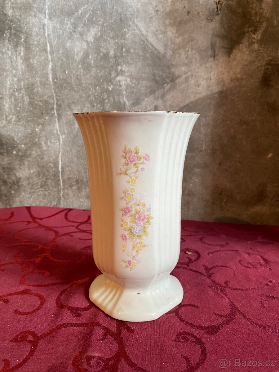 Porcelánová váza