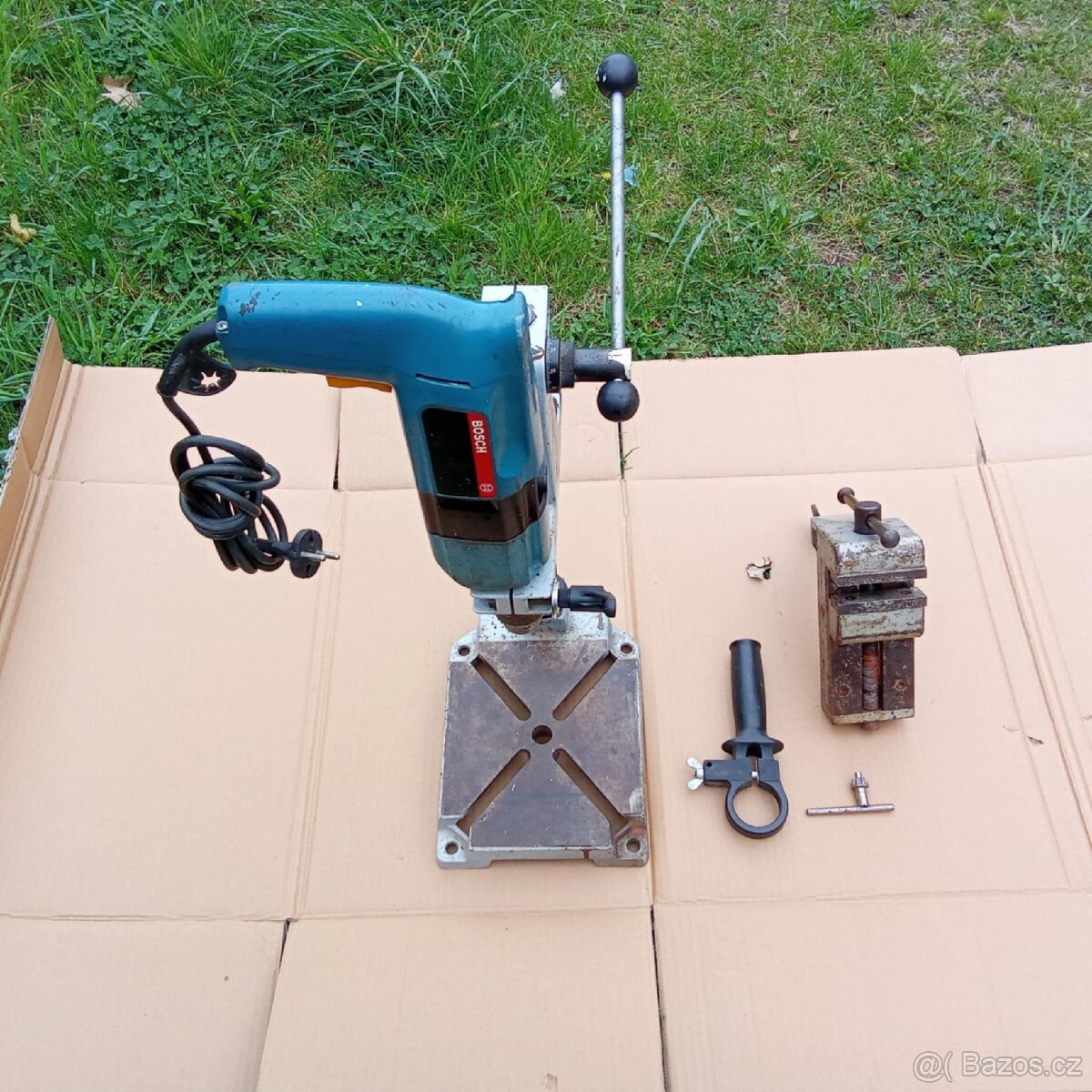 Stojan na vrtačku + svěrák+ příklepová vrtačka Zn.Bosh