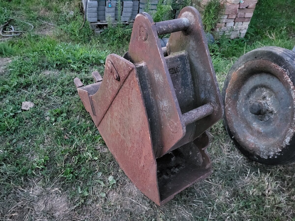 Lopata, lžíce 30 cm s vytěrákem NEKR
