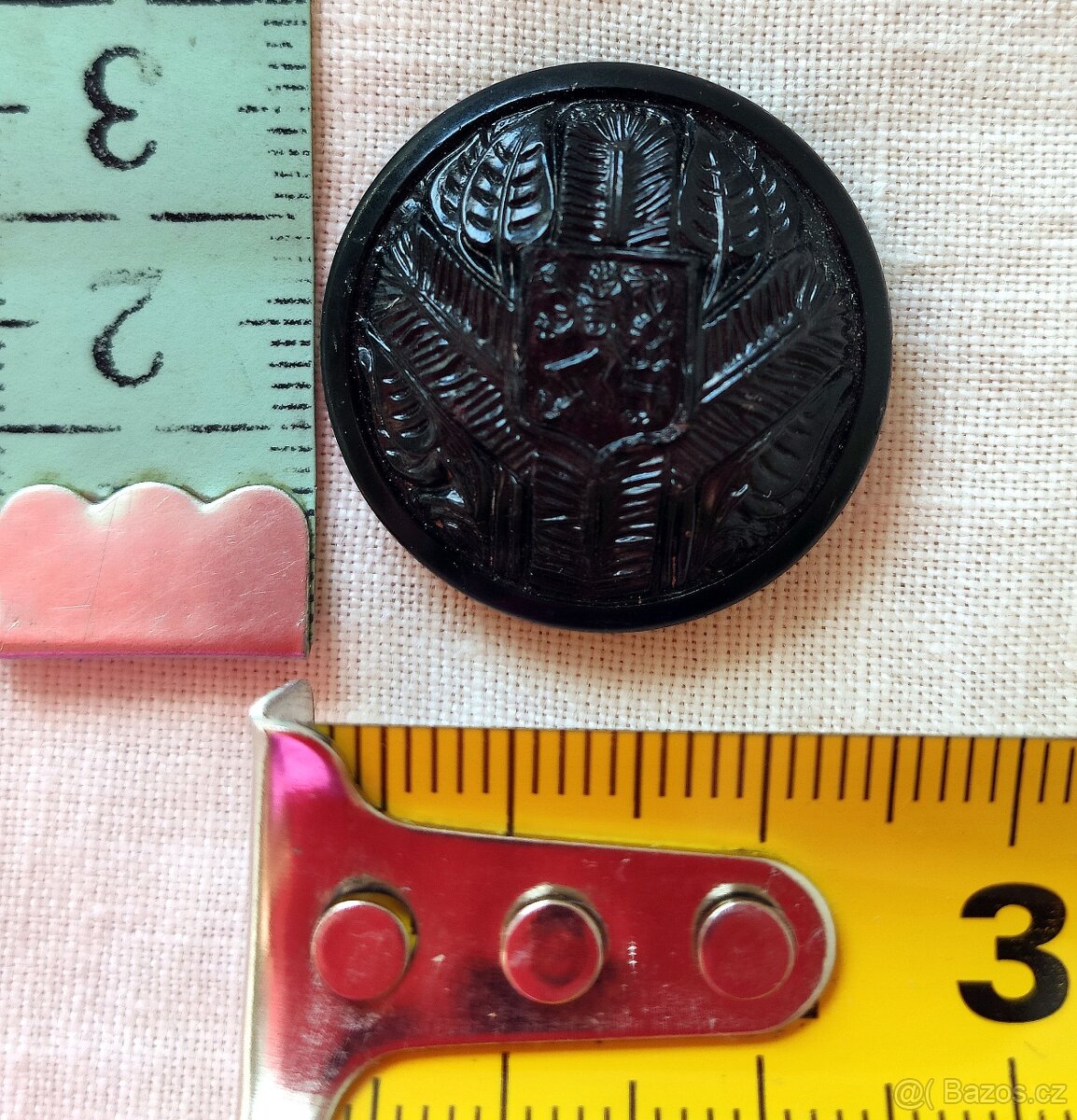 Knoflík,přívěsek,přezky,pexesa,karty,váha,knihy