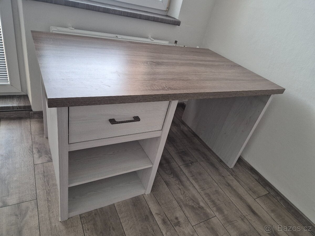 Psací stůl