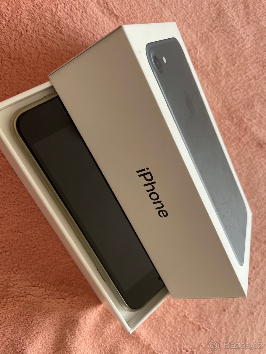 iPhone 7, Black 128GB