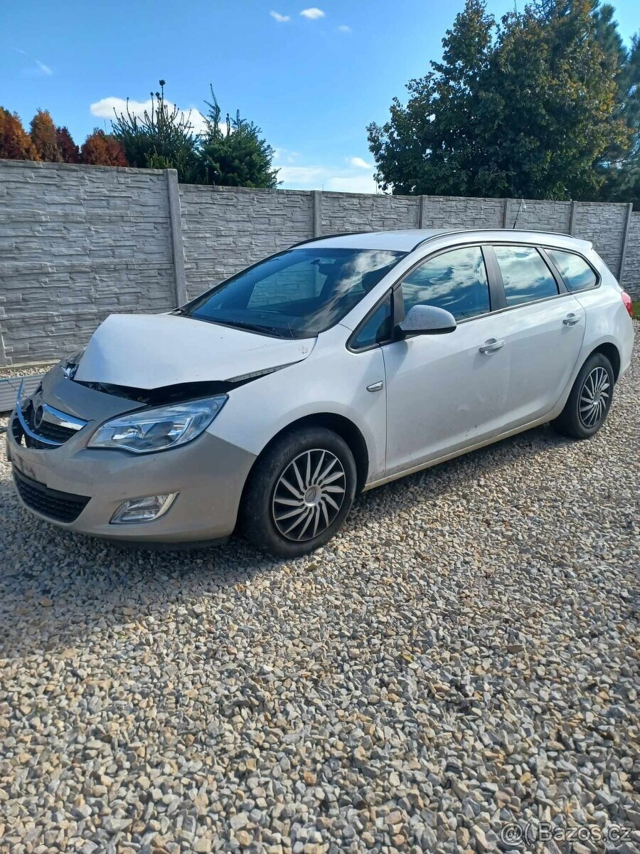 Rozpredám Opel Astra J ST 1.4 Turbo 88kw A14NET