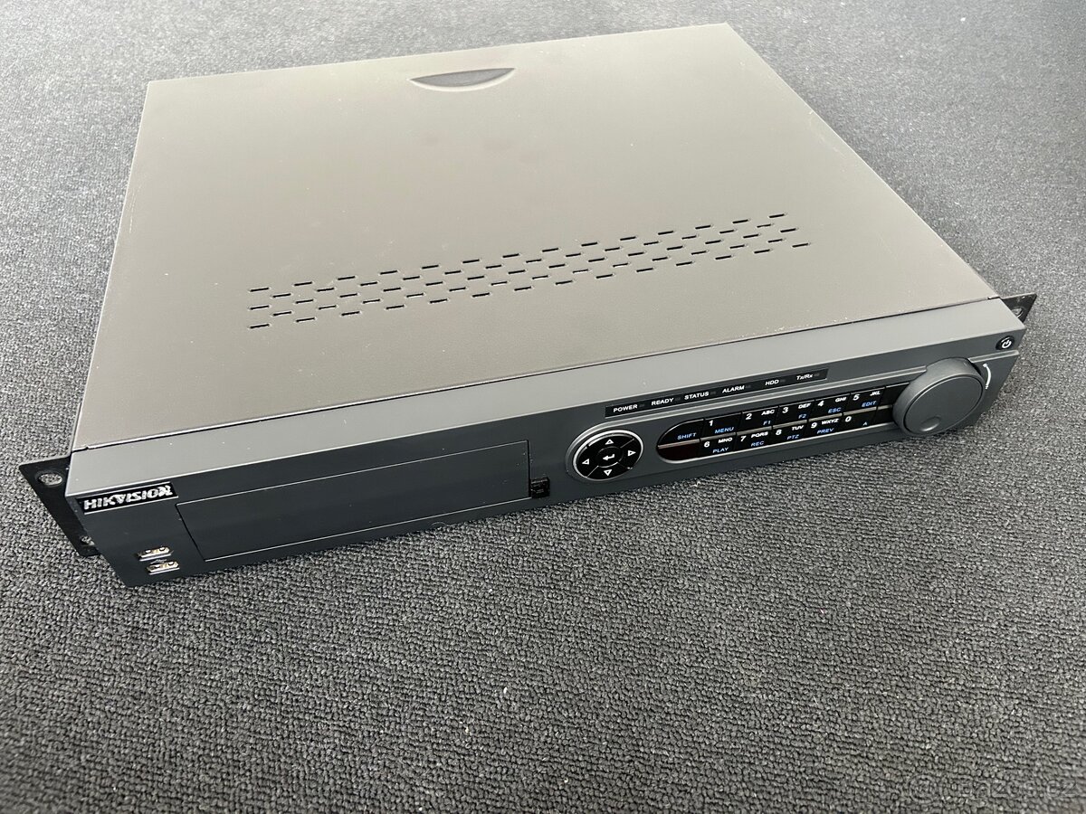 DS-7316HUHI-F4/N - 18 kanálový HYBRIDNÍ rekordér