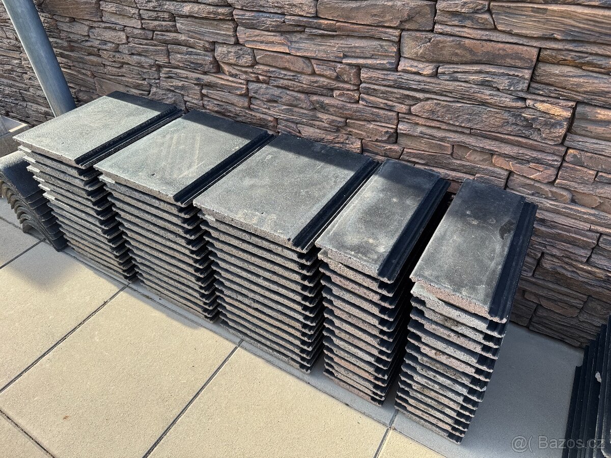 Střešní tašky Bramac Tegalit (barva ebenově černá)