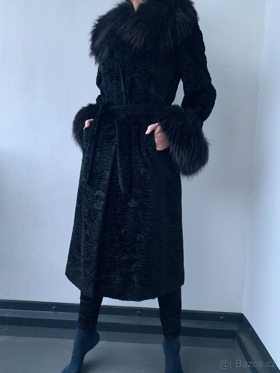 luxusní kabát s kožešinou - vel. 36 - nový