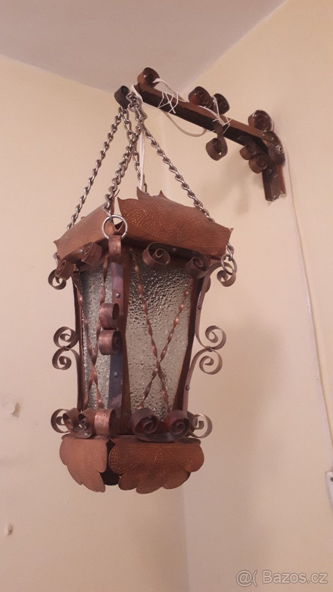 Lampa na zavěšení